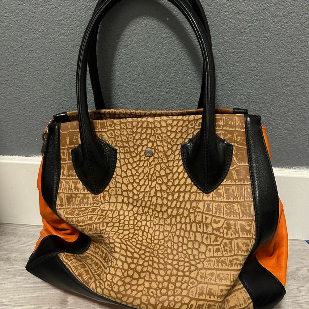 Pour la Victoire Maison Leather Handbag